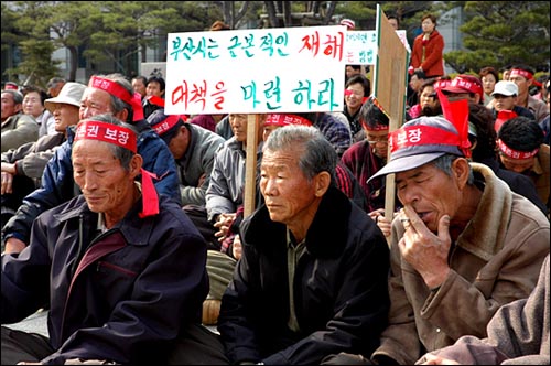 부산시의 무대책에 농민들의 주름이 한겹 더 깊어지고 있다. 